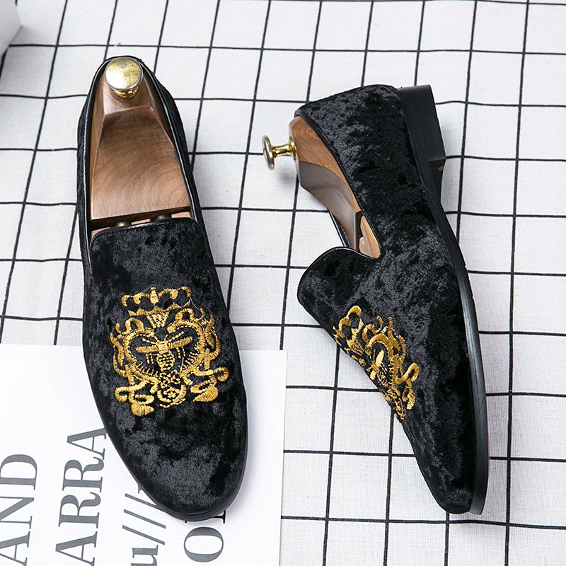 Wedding Dress Shoes Casual Men Loafers New Big Size Lazy Peas shoes Embroidery Moccasins Shoes Suede Leather shoes Zapatos